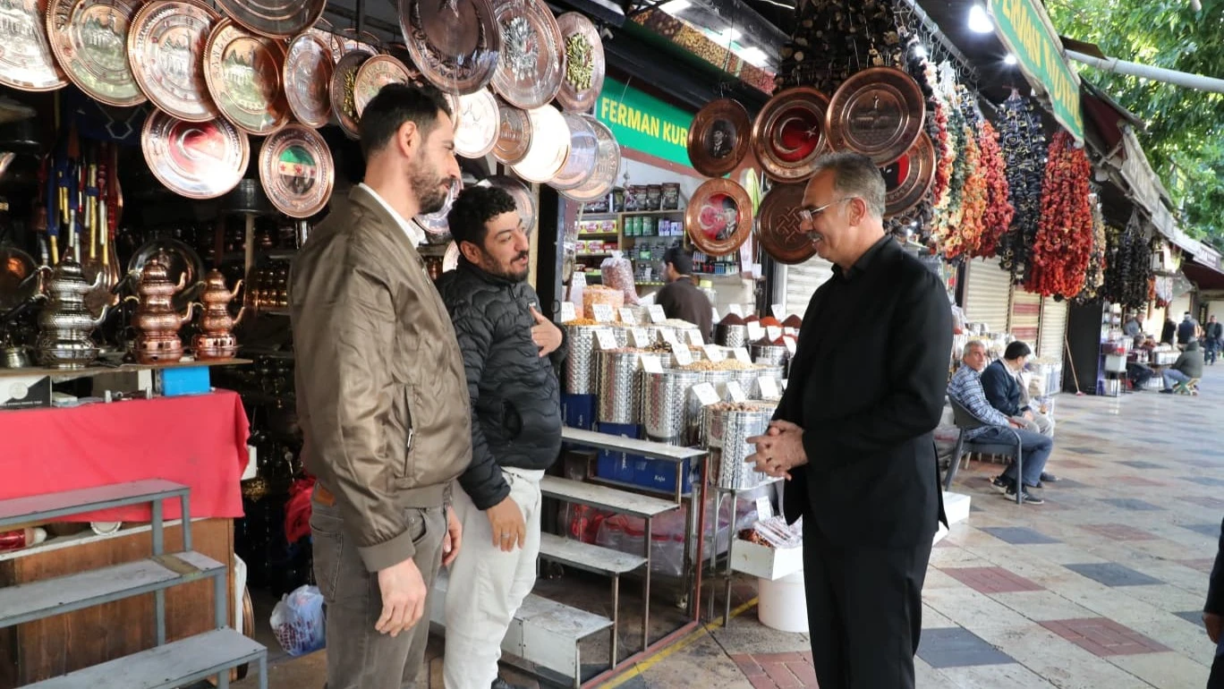 Başkan Kuş haftaya esnaf ziyaretiyle başladı