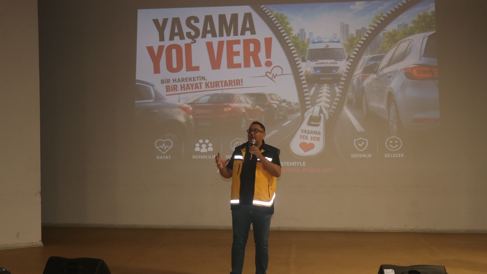 Büyükşehir’den Şoförlere “Fermuar Sistemiyle Yaşama Yol Ver” Eğitimi