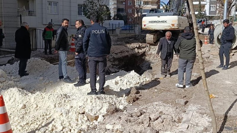 Şanlıurfa'da göçük altında kalan 2 işçi kurtarıldı