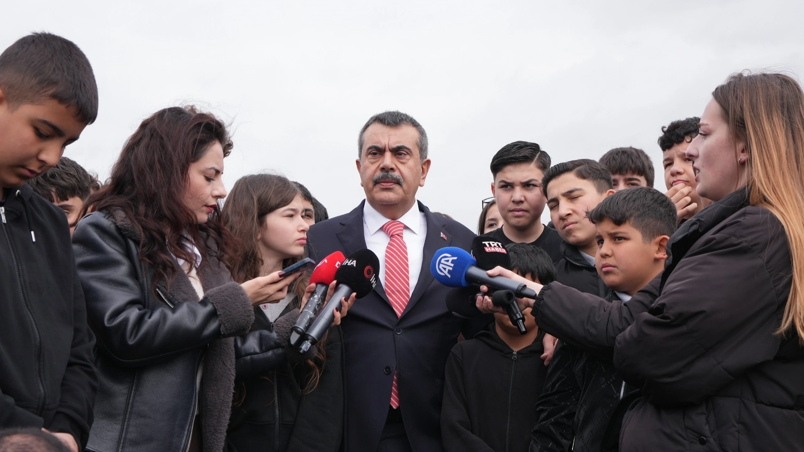 Bakan Tekin'den Okul Saldırılarına İlişkin Açıklama