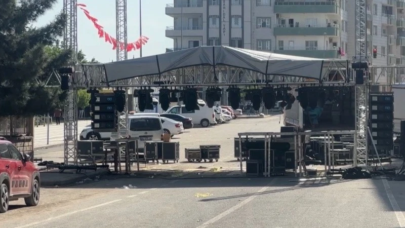 Bayrak tartışması organizasyonu iptal ettirdi
