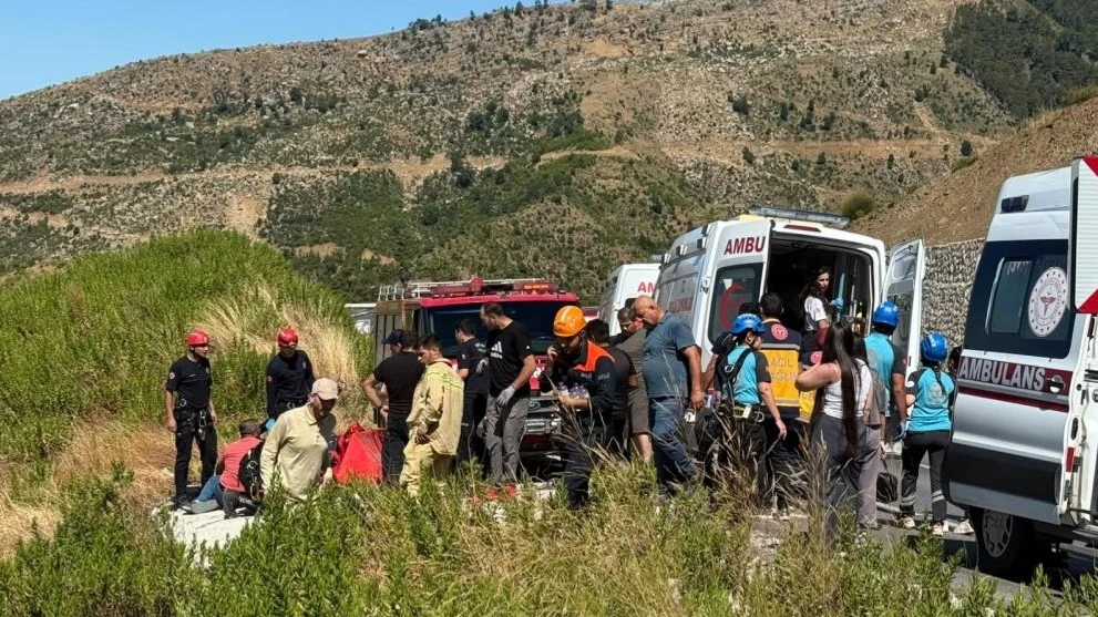 Antalya'da Feci Kaza: Otomobil Uçuruma Yuvarlandı, 5 Ölü