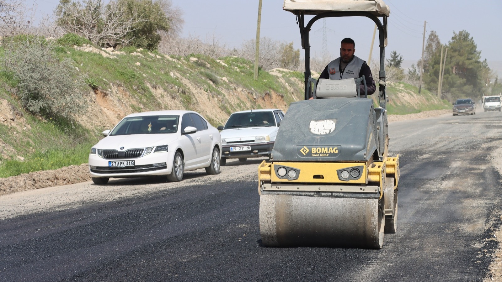 BÜYÜKŞEHİR BELEDİYESİ, BOZUK YOLLARI ONARIYOR