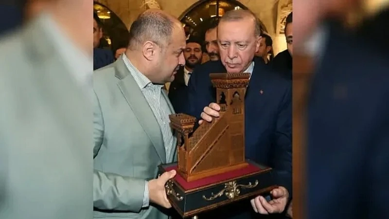 Başkan Gülpınar'dan Cumhurbaşkanı Erdoğan'a anlamlı hediye!