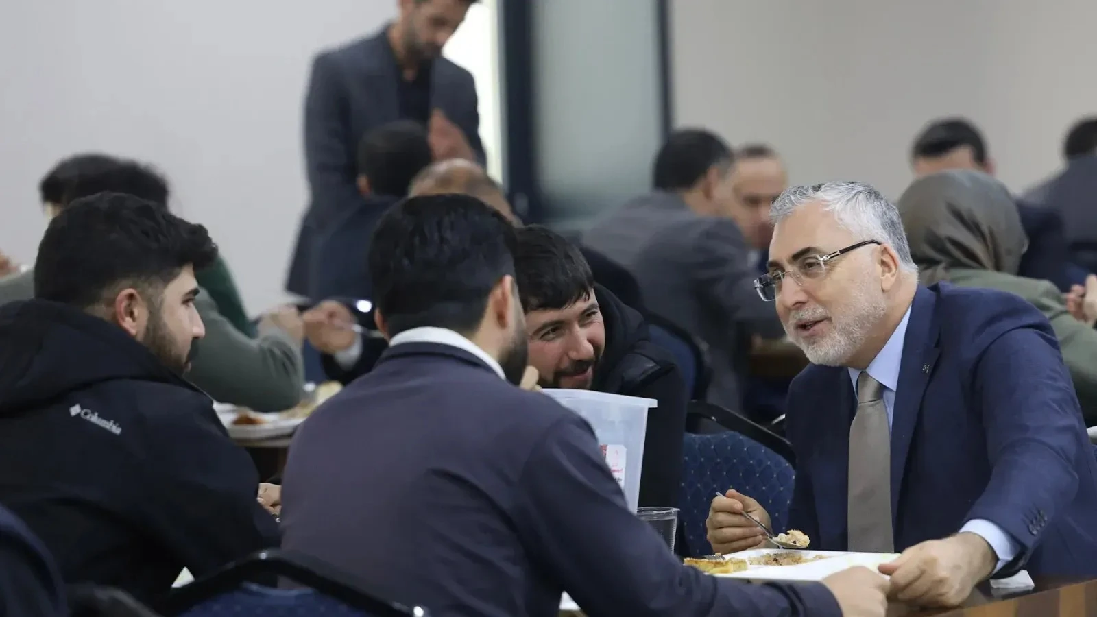 Bakan Işıkhan, Şanlıurfa’daki işçileri de ziyaret etti!