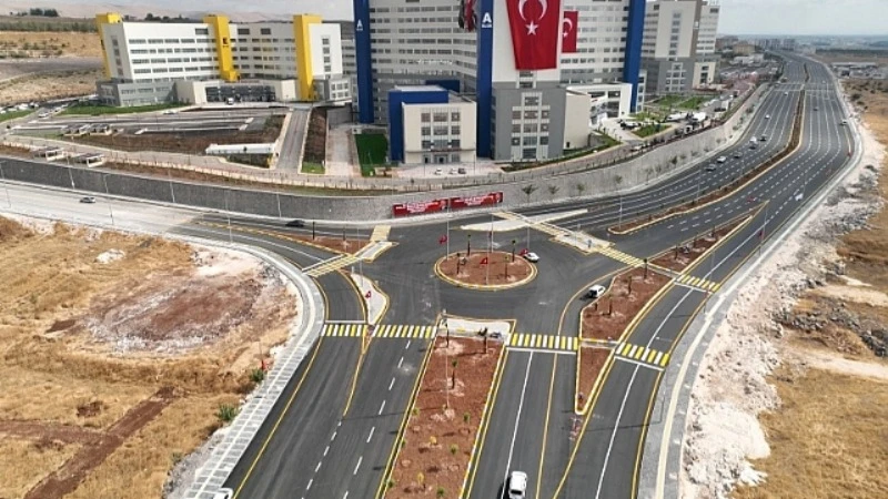 Büyükşehir, Şehir Hastanesi önünde ulaşımı güvenli hale getiriyor