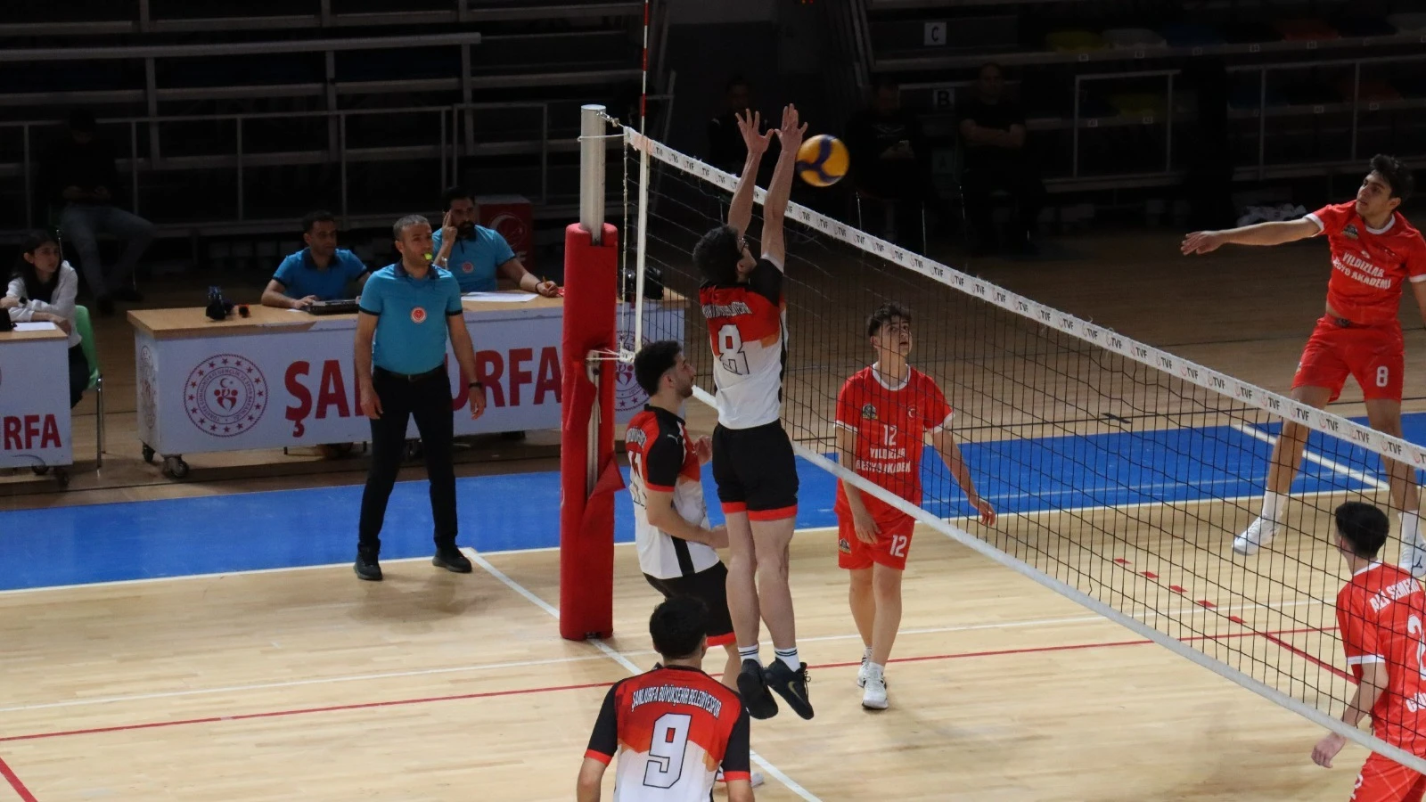 ŞANLIURFA BÜYÜKŞEHİR BELEDİYESİ GENÇ ERKEKLER VOLEYBOL TAKIMI YARI FİNALE ÇIKTI