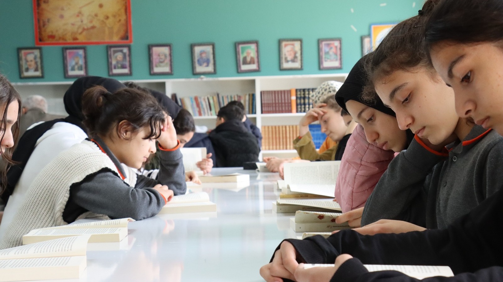 BÜYÜKŞEHİR’DEN KÜTÜPHANELER HAFTASINDA KİTAP OKUMA ETKİNLİĞİ