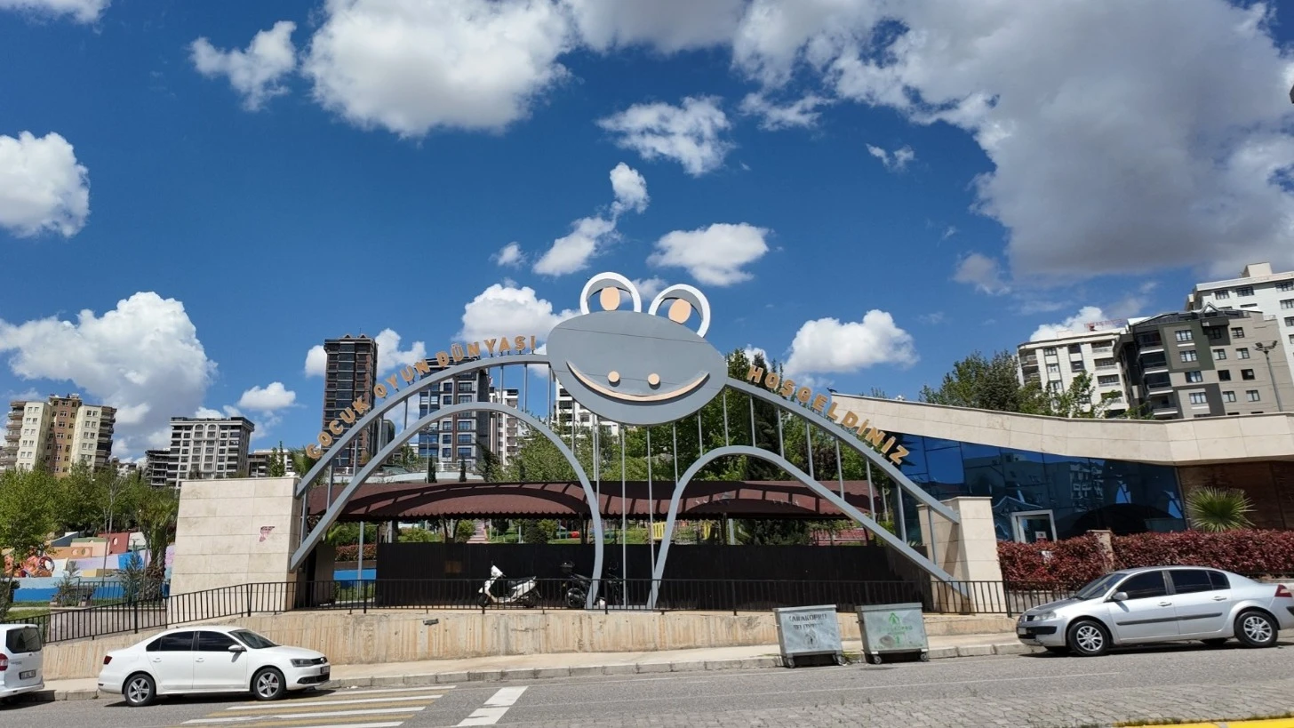 ÇOCUK OYUN DÜNYASI YENİLENİYOR