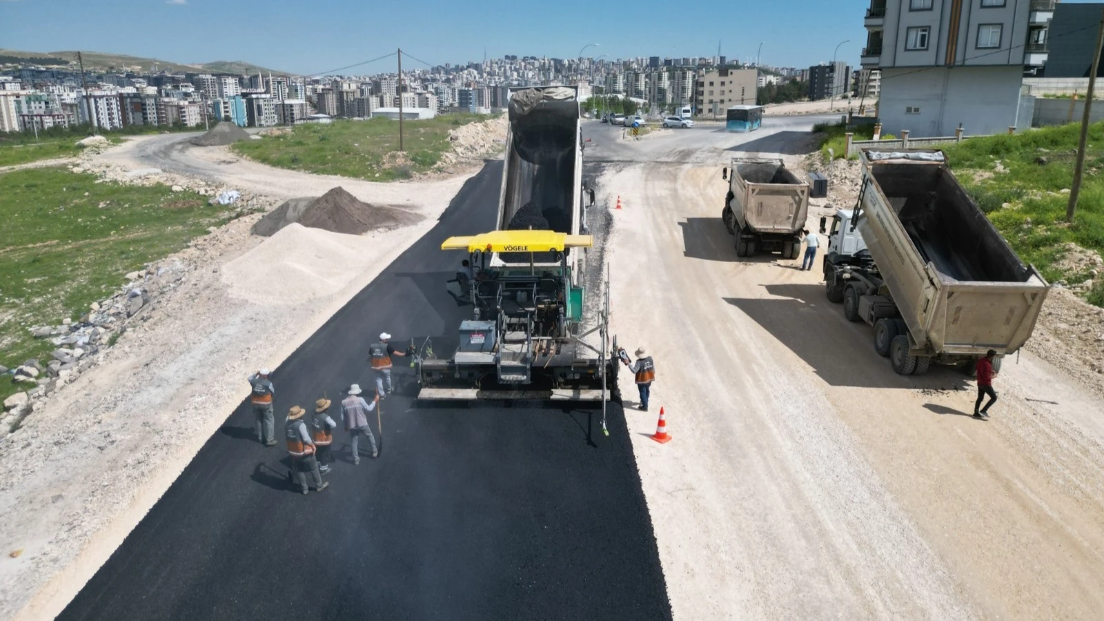 Büyükşehir, Balıkayağı-Azerbaycan Bulvarı Yolunu Sıcak Asfaltla Buluşturuyor