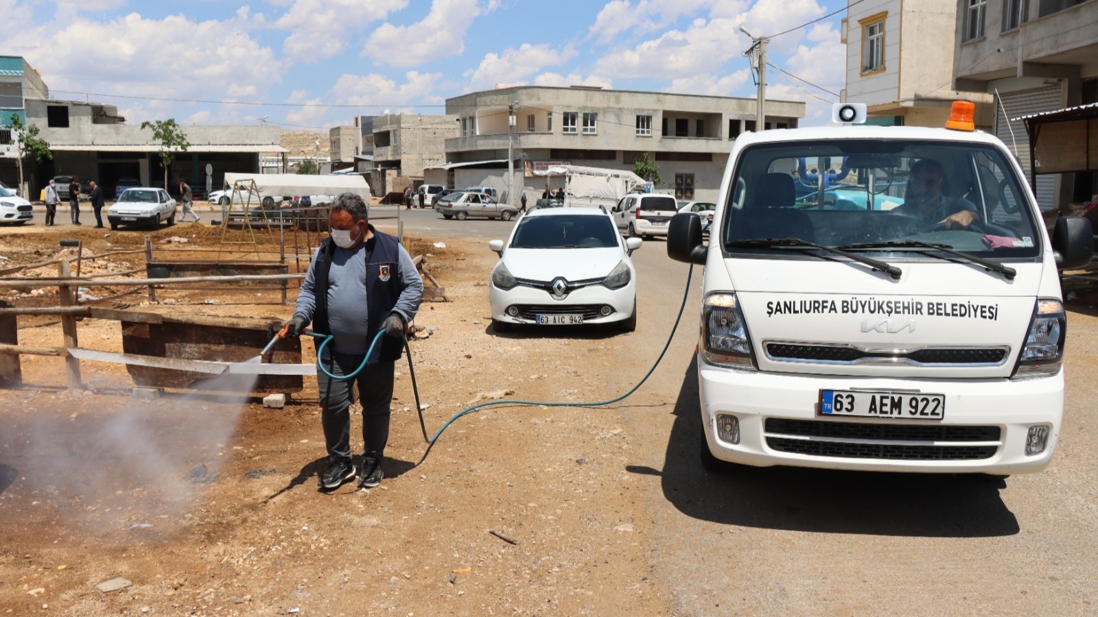 Büyükşehir’den Kurban Satış Noktaları Yakınlarında İlaçlama Çalışması