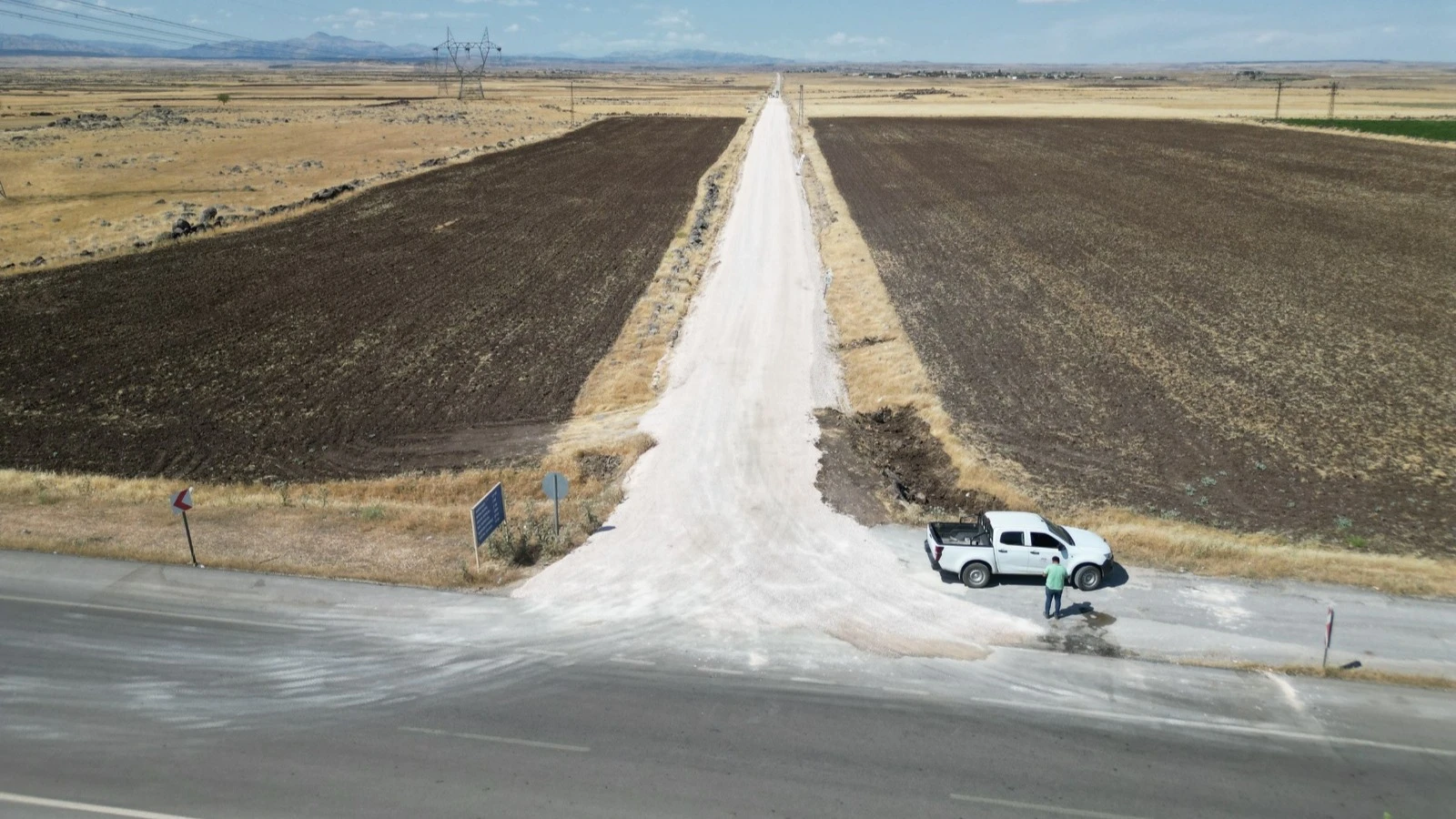 Siverek kırsalında yol çalışmaları hızlandı