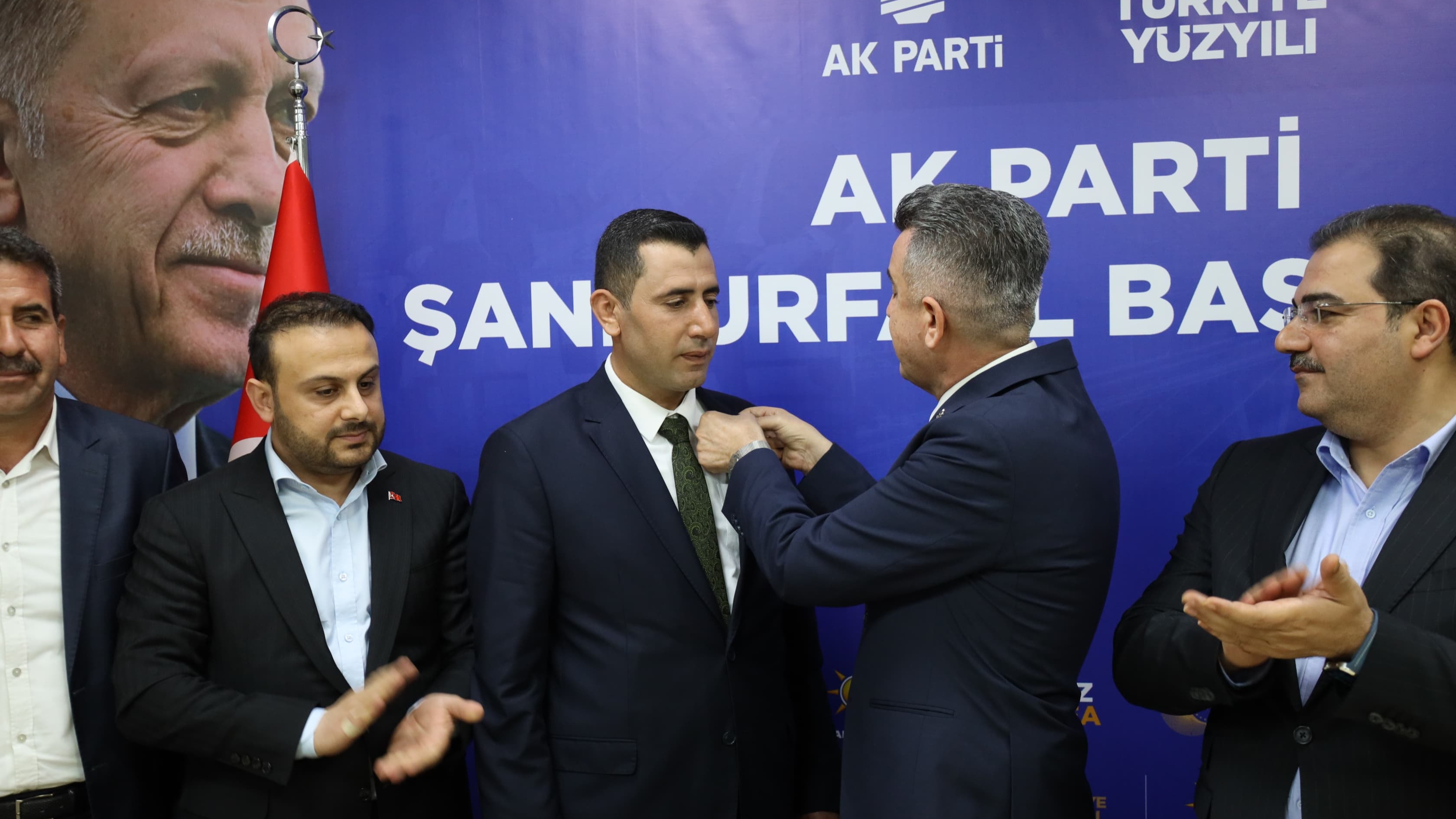 AK Parti'ye Katılımlar Devam Ediyor