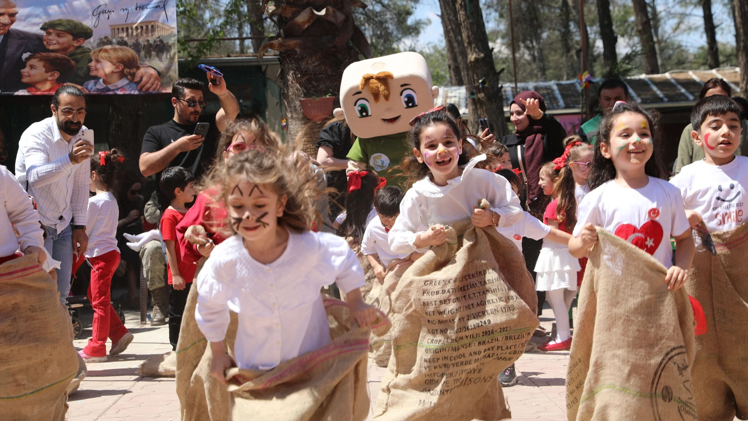 Haliliye’de Minikler 23 Nisan Coşkusunu Yaşadı