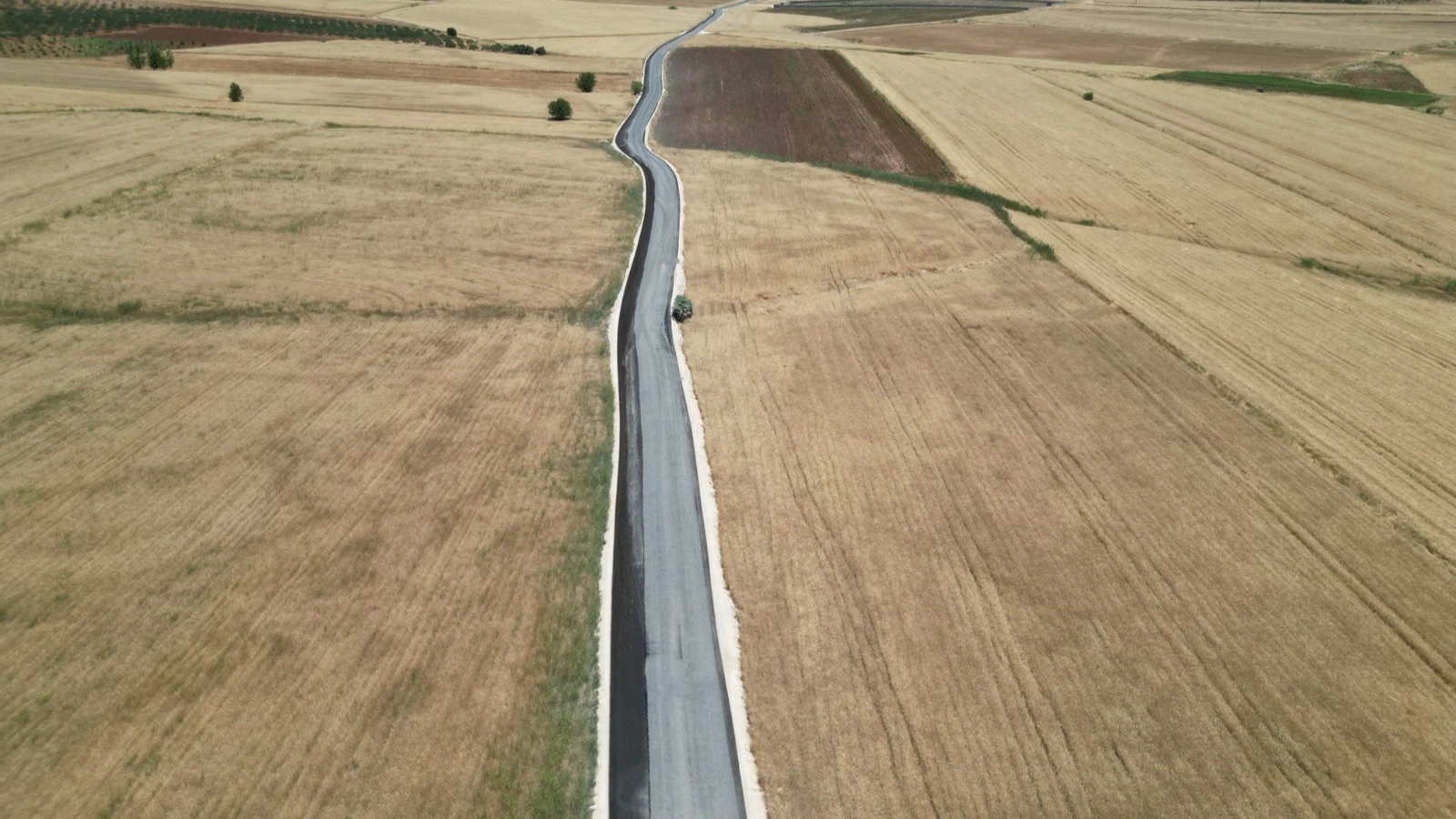 Haliliye Kırsalında Yollar Sathi Asfalt Kaplamayla Yenileniyor