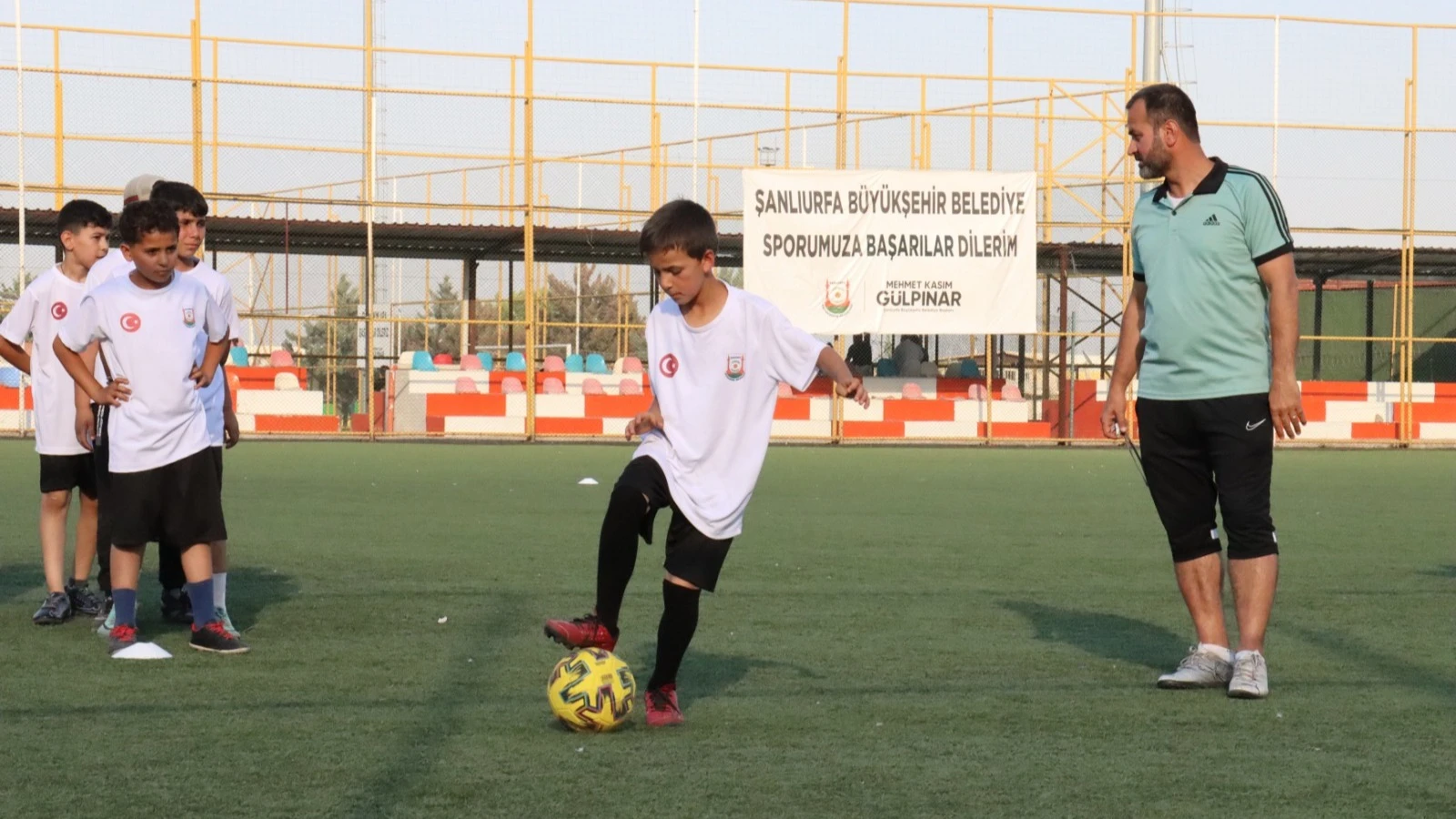 Büyükşehir Binlerce Çocuğu Futbolla Buluşturuyor