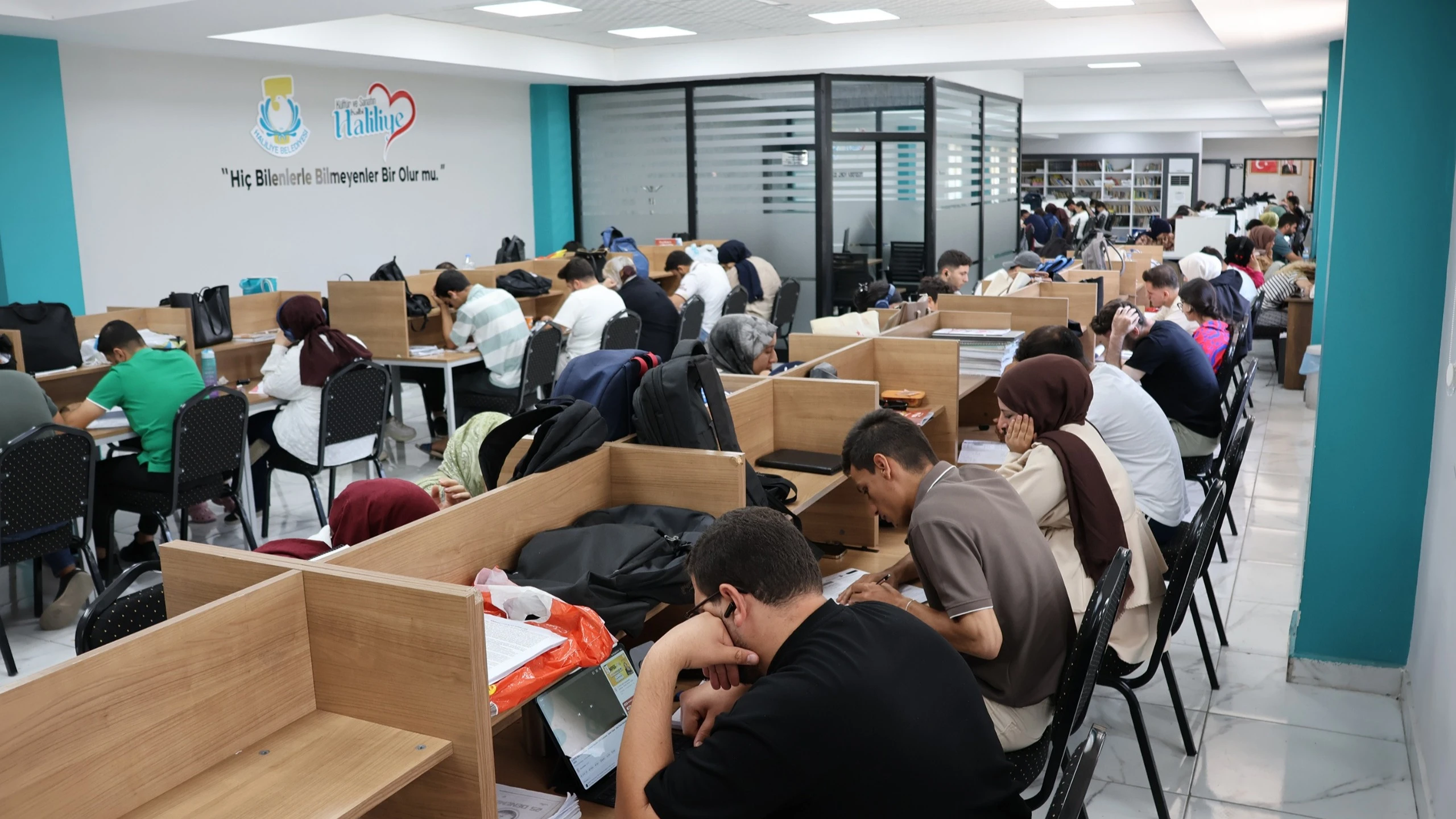 Haliliye’nin Kütüphaneleri Gençlerin Geleceğine Işık Tutuyor